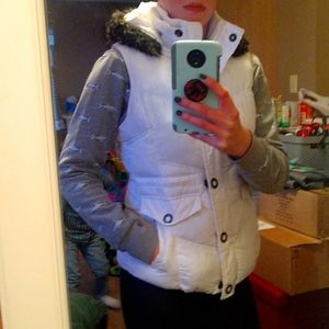Puffy vest with hood